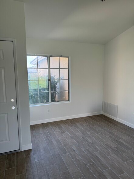 Building Photo - 366 Samsara Ct