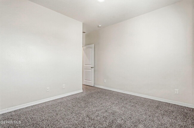 Building Photo - 904 Keenland Ave