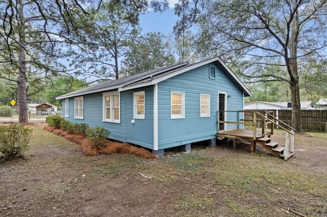 Building Photo - 1700 Northview Dr