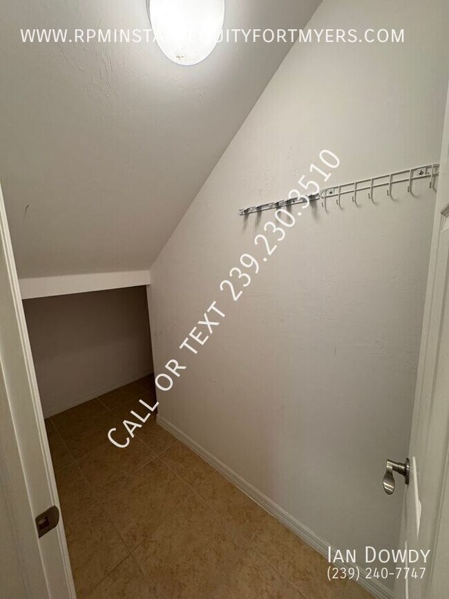 Building Photo - 8120 Banyan Breeze Way