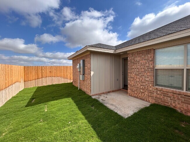Building Photo - "Charming 3-Bed, 2-Bath Home with Granite Elegance in Wolfforth!"