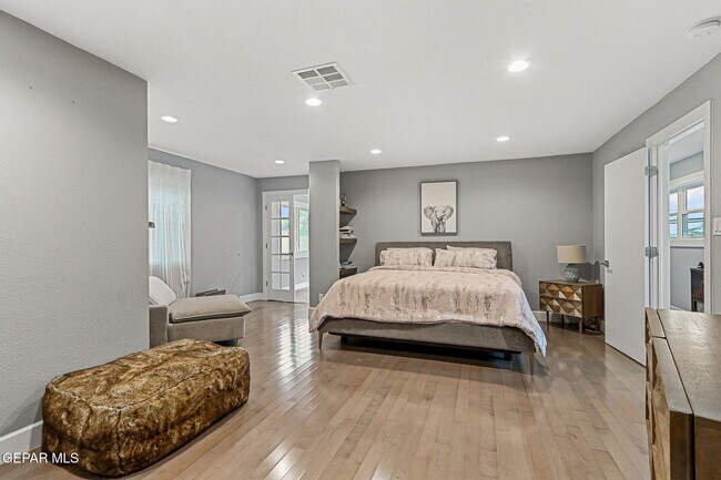 Building Photo - 9904 Monaco Dr