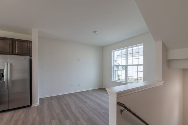 Building Photo - 605 Brook Ct