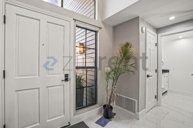 Building Photo - 16810 Picadilly Ln