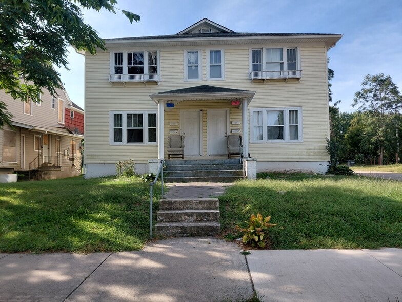 Building Photo - 701 E Walnut St
