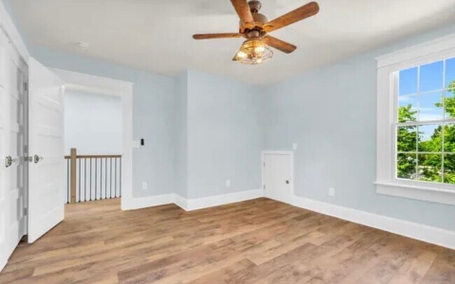 Building Photo - Gorgeous 3/2 Located 1 Block From Downtown Greenville!