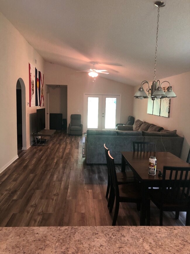 Building Photo - 1 BEDROOM FOR RENT: Private Bedroom W/ Sha...
