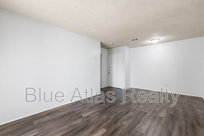 Building Photo - 8030 Cambridge Cir