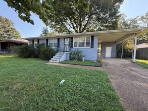 Building Photo - Now Available! Charming 3 Bedroom, 1 Bathroom Home in Muscle Shoals, AL