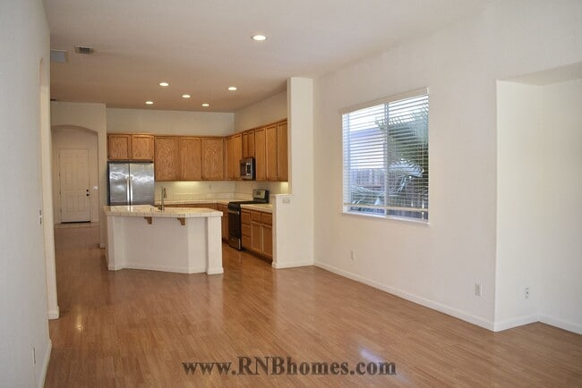 Building Photo - 18 Diggins Dr