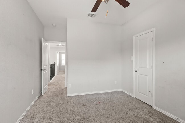 Building Photo - 702 S Galley Dr