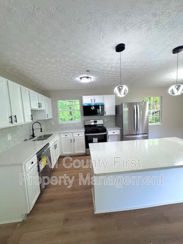 Building Photo - 801 Plainville Terrace SW
