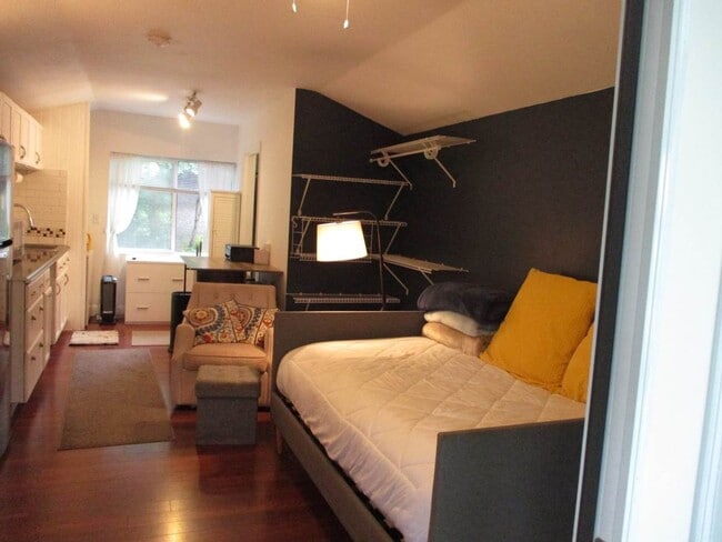 Building Photo - 3 bedroom Rambler with Above Garage Studio...