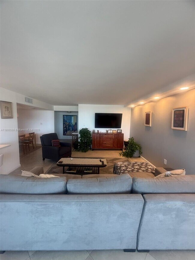 Building Photo - 18021 Biscayne Blvd