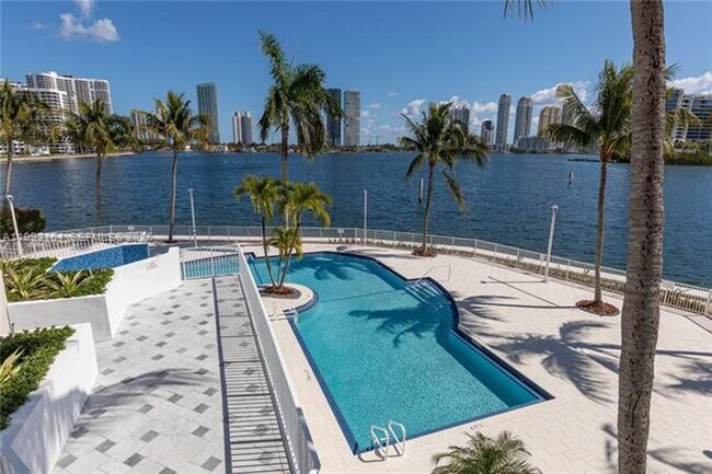 Building Photo - 3370 NE 190th St