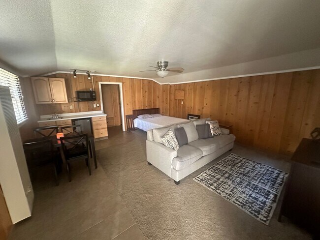 Building Photo - 520-520 Sycamore Ave