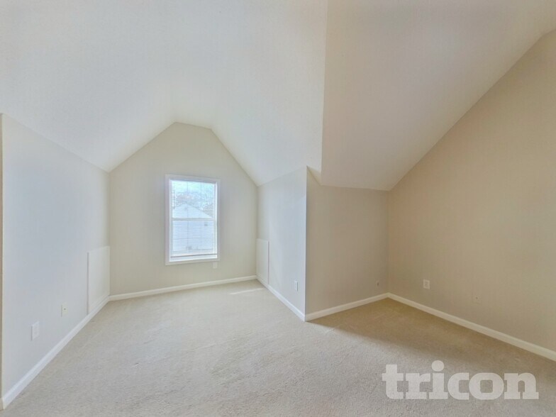 Building Photo - 5774 Broadleaf Way