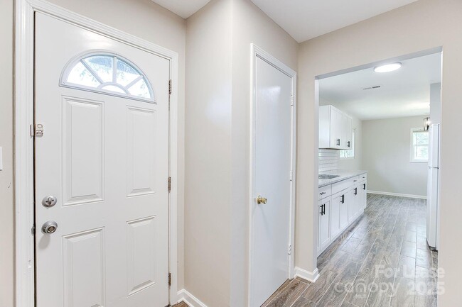Building Photo - 4027 Bearwood Ave