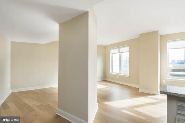 Building Photo - 235 N Christopher Columbus Blvd