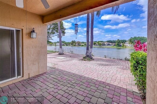 Building Photo - 3829 NW 62nd Ct