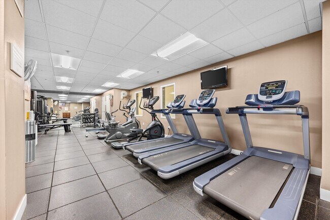 Building Photo - Downtown Living