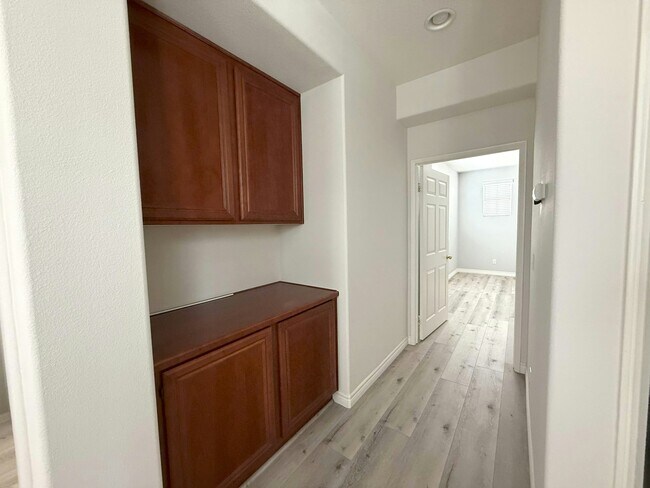 Building Photo - 956 Mira Lago Way