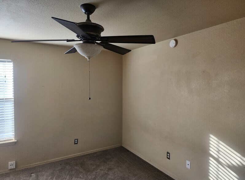 Building Photo - 14427 N Pennsylvania Ave