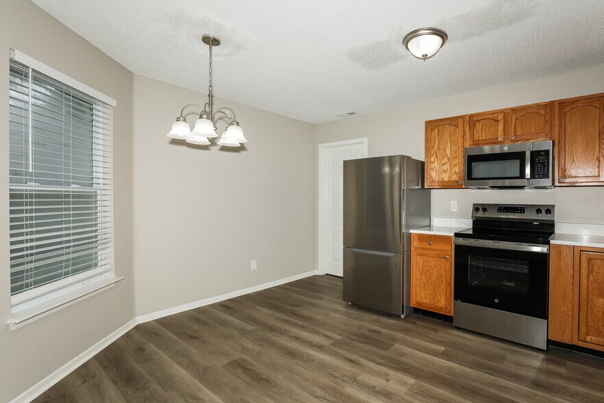 Building Photo - 687 Hickory Pine Dr