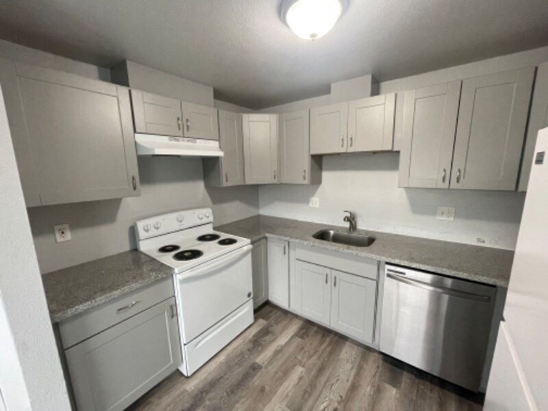 Building Photo - 307 W Reynolds Ave
