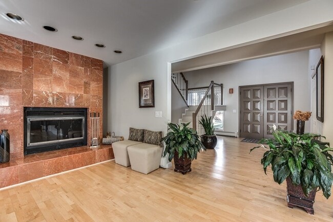 Building Photo - 11 Beethoven Ave