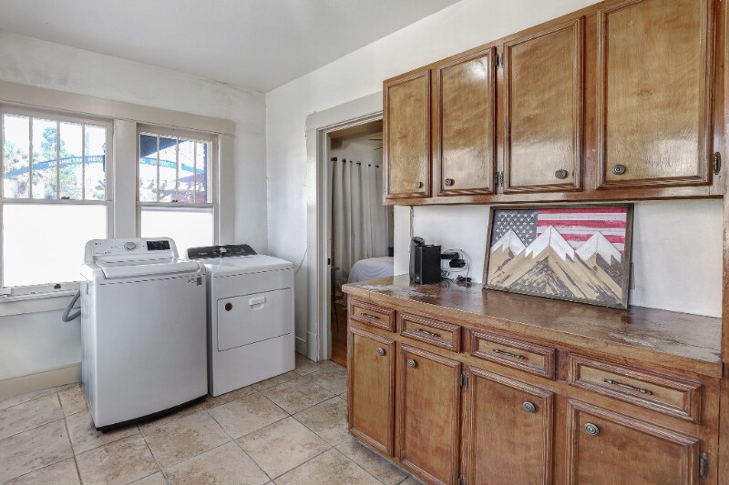 Building Photo - 2901 Grant Ave