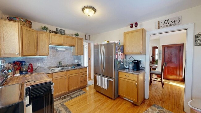 Building Photo - 3BED 2 BATH 2 CAR GARAGE HOME $1500/M TOMAH