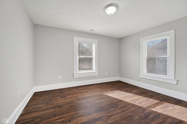 Building Photo - 926 W 32nd St