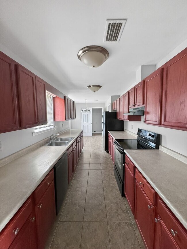 Building Photo - RATE DROP ALERT (was $2100/month) and MOVE-IN SPECIAL: $500 OFF 1ST MONTH'S RENT!**