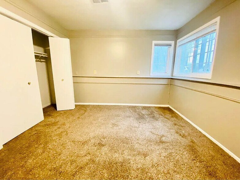 Building Photo - 7936 Lee Ave N