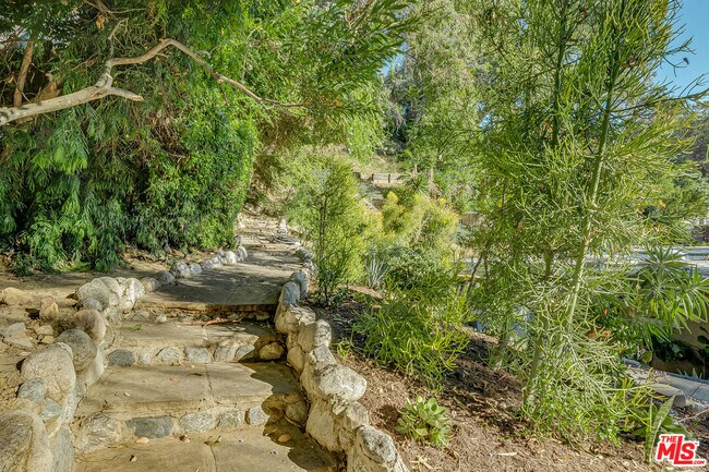 Building Photo - 7979 W Willow Glen Rd