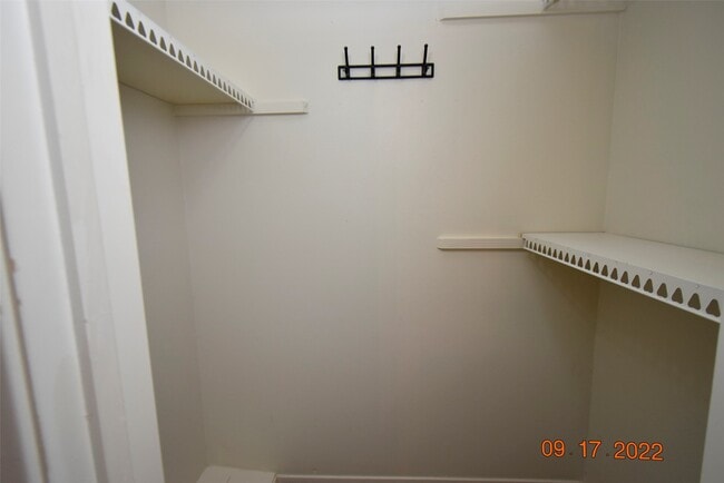 Building Photo - 1911 Westlake Rd