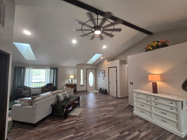 Building Photo - 6762 NW Larch Dr