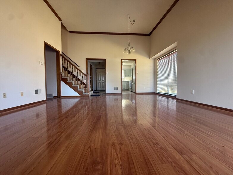 Building Photo - 1011 NW Porter Ct