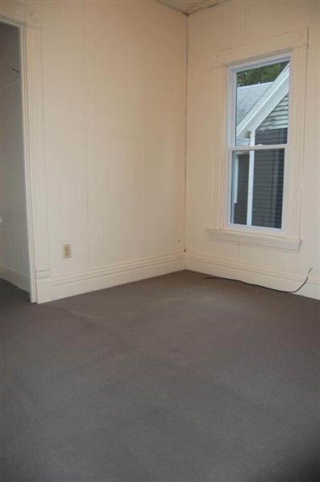 Building Photo - Energy Efficient 2 Bedroom One Block From ...