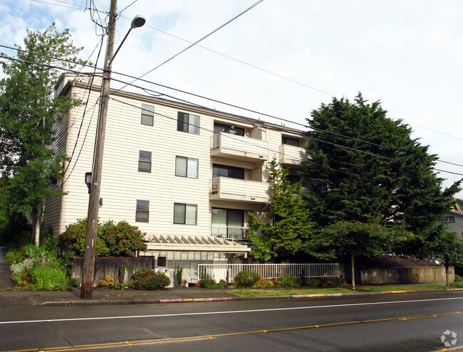 Building Photo - 6215 Phinney Ave