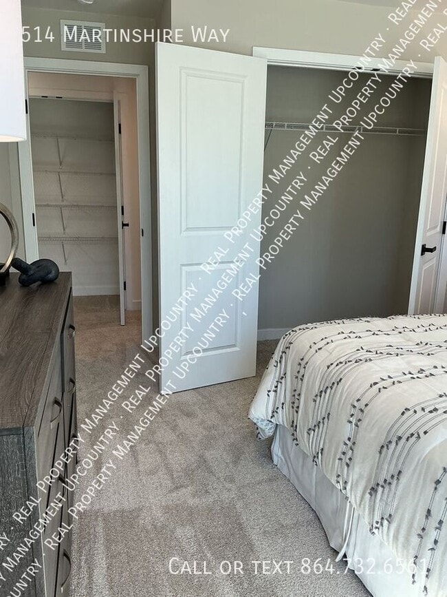 Building Photo - 514 Martinshire Way