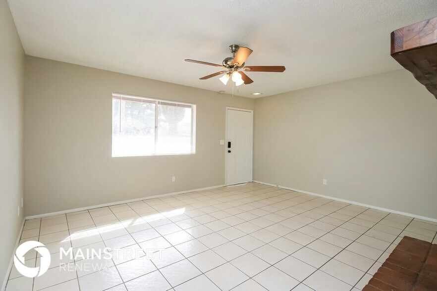 Building Photo - 650 W 22nd Ave