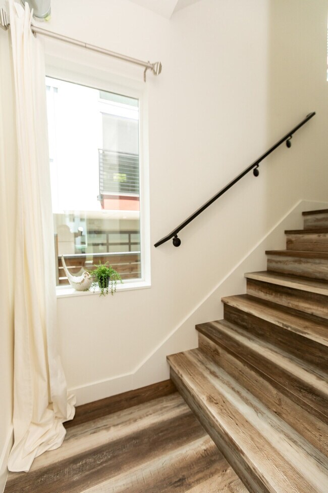 Building Photo - 3026 SW Charlestown St