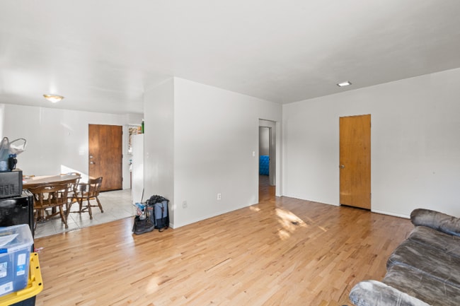Building Photo - 1427 S Willson Ave