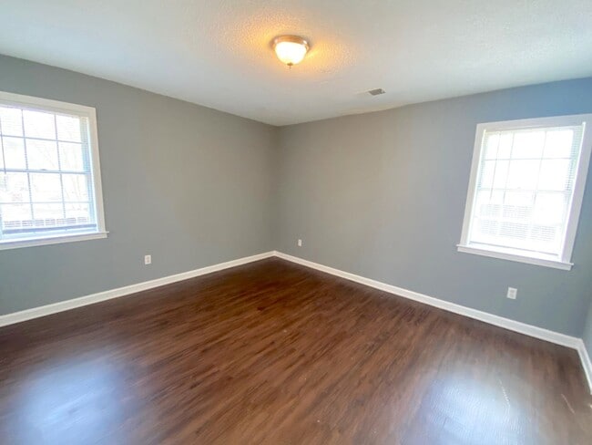 Building Photo - 8115 Kerry Dr