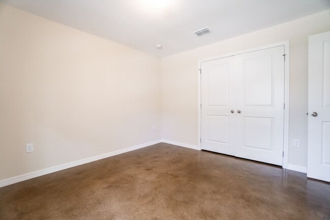 Building Photo - Beautiful 3/2 Energy Efficient 1 Story Att...