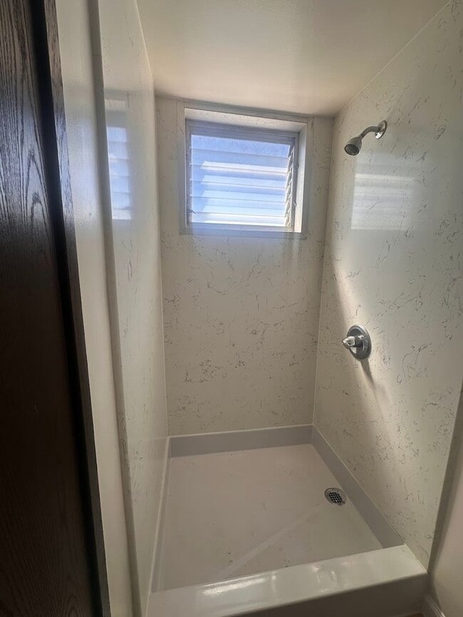 Building Photo - MOANALUA CURTIS #1208