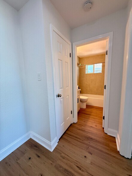 Building Photo - 1265 Bouret Dr