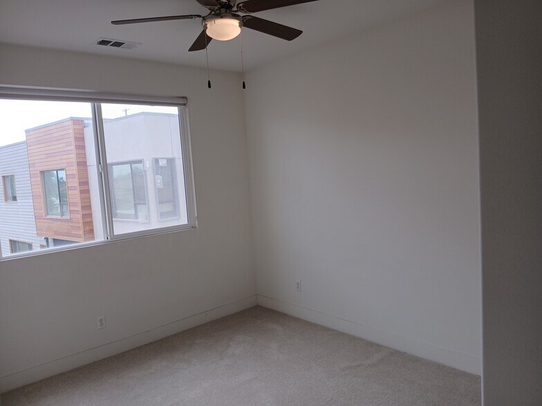Building Photo - 139 W Live Oak Ave
